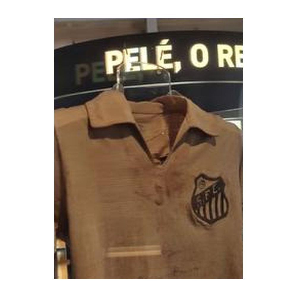 Uniforme em manequim invisível